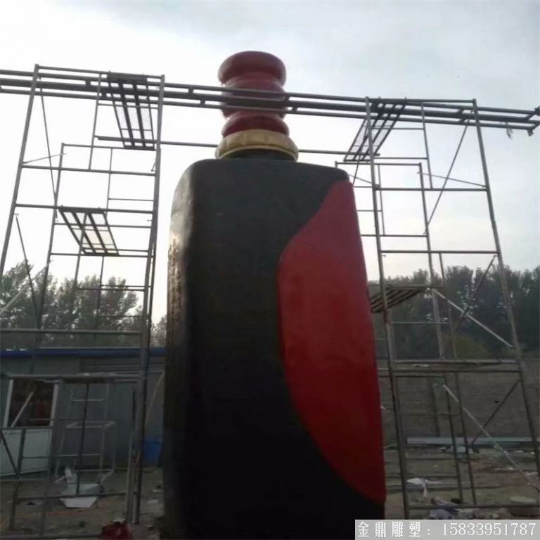 玻璃鋼大型酒瓶雕塑，酒廠仿真酒瓶雕塑定制6