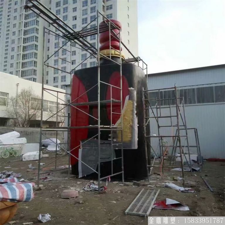 玻璃鋼大型酒瓶雕塑，酒廠仿真酒瓶雕塑定制