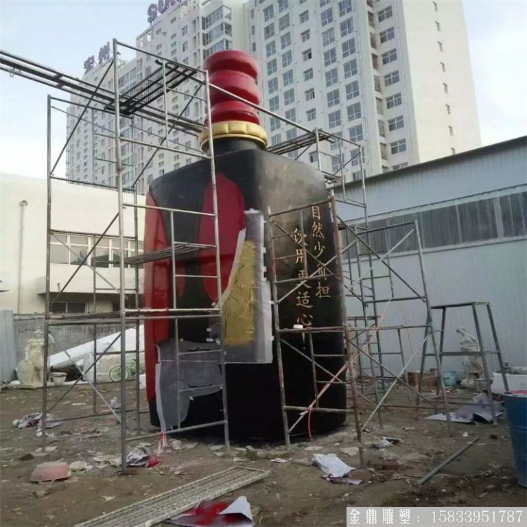 玻璃鋼大型酒瓶雕塑，酒廠仿真酒瓶雕塑定制1