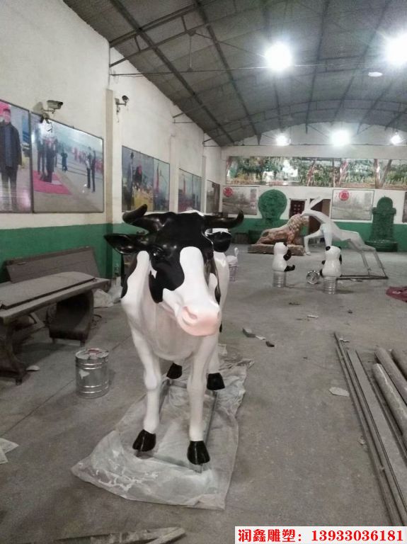 玻璃鋼奶牛雕塑 動(dòng)物奶牛雕塑加工廠家