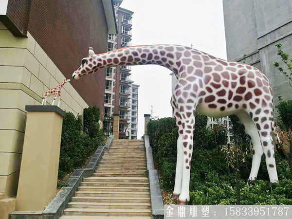 母子長(zhǎng)頸鹿雕塑 動(dòng)物長(zhǎng)頸鹿加工廠家